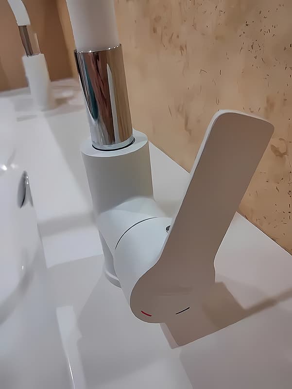 Смеситель с гибким изливом Haiba HB70113-8, латунь, цвет белый